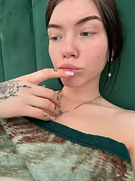 Lisaaa Alisa online show from April 5, 10:11 am