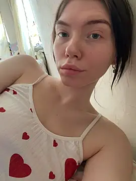 Lisaaa Alisa online show from March 9, 10:30 am