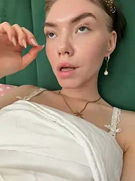 Snapshot of Lisaaa_Alisa chatting on May 2, 9:25 am Lisaaa Alisa online show from May 2, 9:25 am