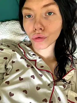 Snapshot of Lisaaa_Alisa chatting on October 31, 5:04 am Lisaaa Alisa online show from October 31, 5:04 am