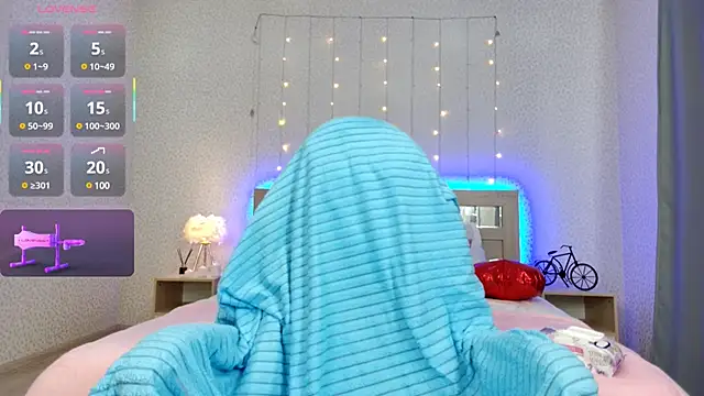 Snapshot of oliviiaa chatting on March 12, 2:20 am oliviiaa online show from March 12, 2:20 am