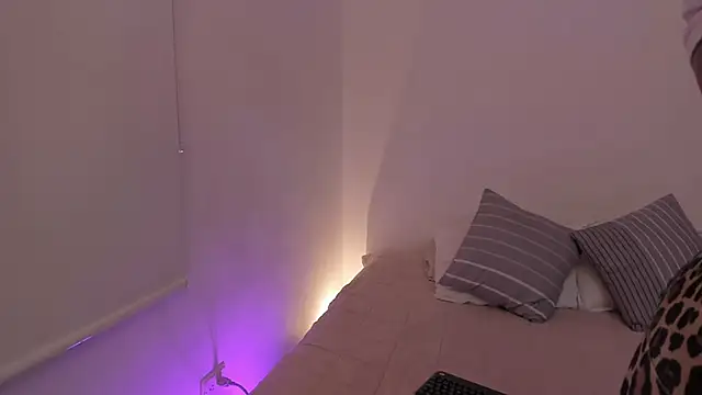 Sexyshantal  online show from April 14, 6:24 pm