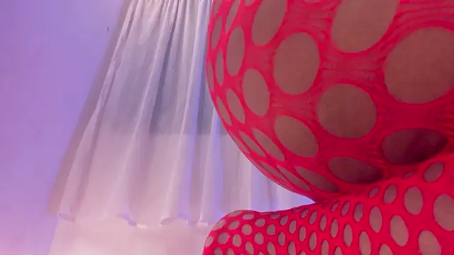 Snapshot of Sexyshantal_ chatting on January 5, 7:49 pm Sexyshantal online show from January 5, 7:49 pm