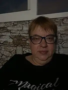 Snapshot of Klio5678 chatting on June 3, 7:29 pm Klio5678 online show from June 3, 7:29 pm