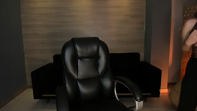 Snapshot of DominiqueVega chatting on January 14, 9:09 pm DominiqueVega online show from January 14, 9:09 pm