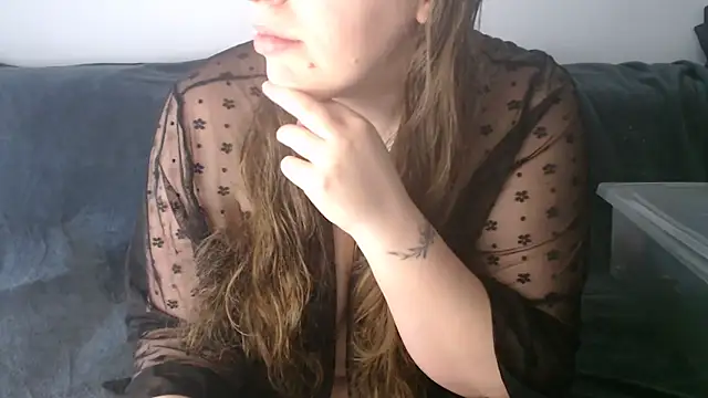 FrancaiseLynne online show from February 1, 12:58 pm