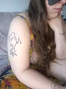 FrancaiseLynne online show from March 21, 5:56 pm