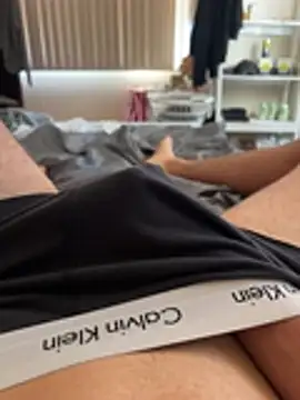 h0rnyguy001 online show from August 10, 12:39 am