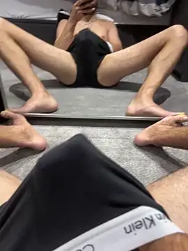 h0rnyguy001 online show from November 10, 10:37 pm