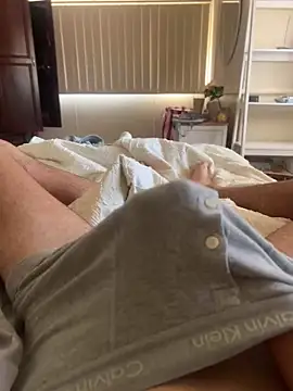 h0rnyguy001 online show from May 1, 12:37 am