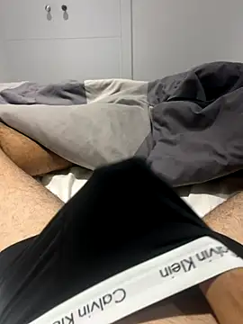 h0rnyguy001 online show from November 3, 10:02 pm