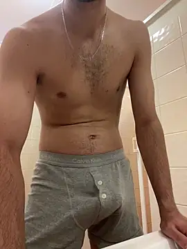 h0rnyguy001 online show from May 24, 2:33 am