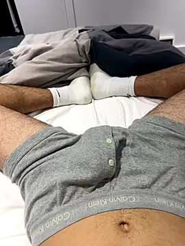 h0rnyguy001 online show from October 23, 6:45 am