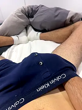 h0rnyguy001 online show from October 28, 7:07 am