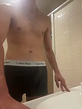 h0rnyguy001 online show from June 7, 1:49 pm