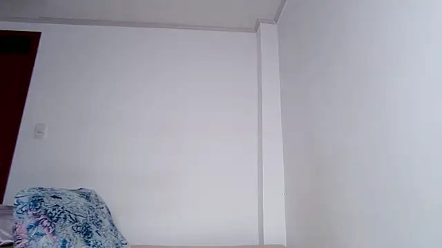 Snapshot of caarlywhitee chatting on July 1, 1:28 am caarlywhitee online show from July 1, 1:28 am