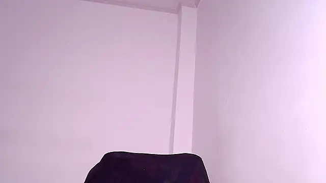 caarlywhitee online show from April 14, 1:21 am