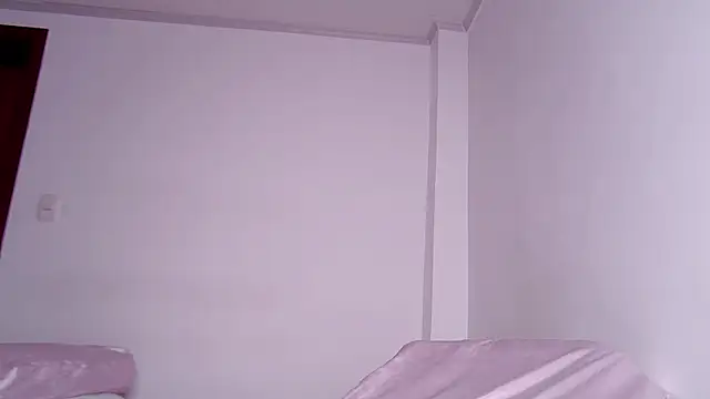 caarlywhitee online show from May 2, 1:11 am
