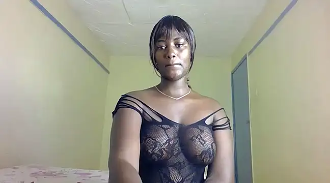 Snapshot of Thambi_queen chatting on March 17, 4:40 am Thambi queen online show from March 17, 4:40 am