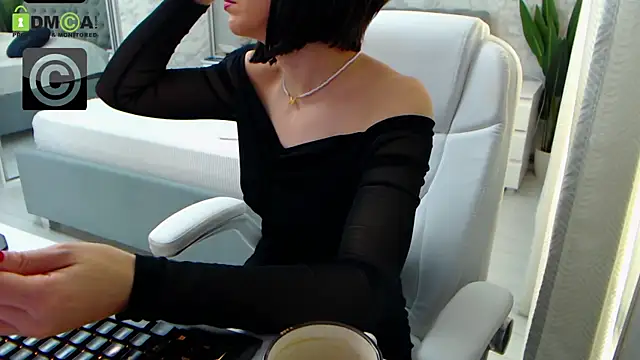 Snapshot of Ellysse_ chatting on December 19, 8:45 am Ellysse online show from December 19, 8:45 am