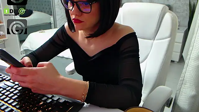 Snapshot of Ellysse_ chatting on January 22, 9:24 am Ellysse online show from January 22, 9:24 am