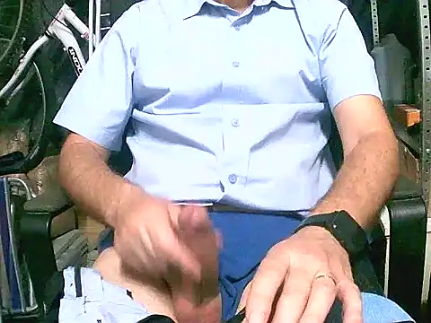 Snapshot of dar12173 chatting on June 2, 3:45 pm dar12173 online show from June 2, 3:45 pm