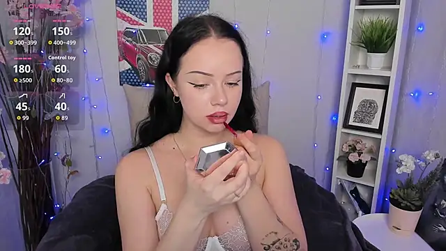 Snapshot of Lori__Hell chatting on February 13, 3:17 am Lori Hell online show from February 13, 3:17 am