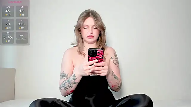 mercedescutee online show from March 10, 2:10 pm