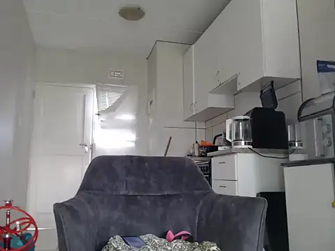 Snapshot of officialkhakes_za chatting on February 22, 7:55 am officialkhakes za online show from February 22, 7:55 am