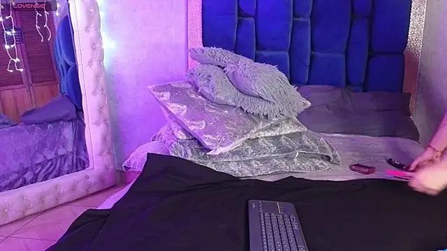 ashley brend online show from October 5, 8:21 pm