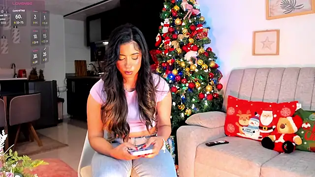 Snapshot of Issa_cooper chatting on December 15, 1:44 am Issa cooper online show from December 15, 1:44 am