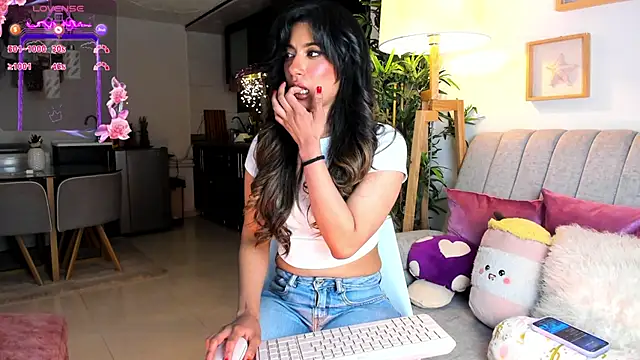 Snapshot of Issa_cooper chatting on November 12, 11:19 pm Issa cooper online show from November 12, 11:19 pm