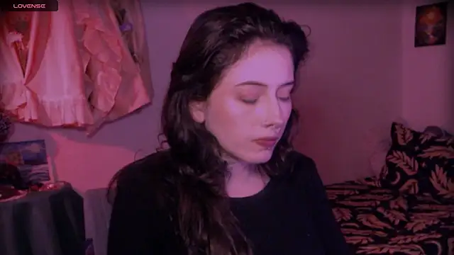 LiliJones  online show from March 27, 7:15 pm