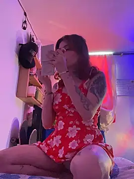 LiliJones  online show from March 20, 5:15 pm