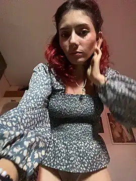 LiliJones  online show from March 4, 7:01 pm
