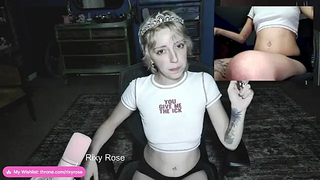 Trixyrose online show from December 1, 2:23 am