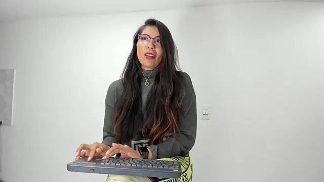 Snapshot of Luna_Dumont chatting on July 11, 11:21 am Luna Dumont online show from July 11, 11:21 am