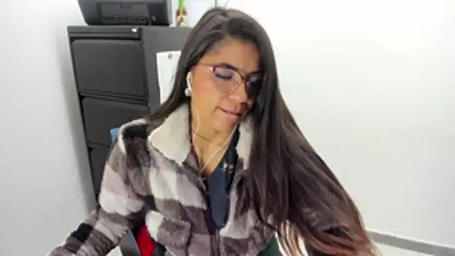 Snapshot of Luna_Dumont chatting on July 6, 11:06 am Luna Dumont online show from July 6, 11:06 am