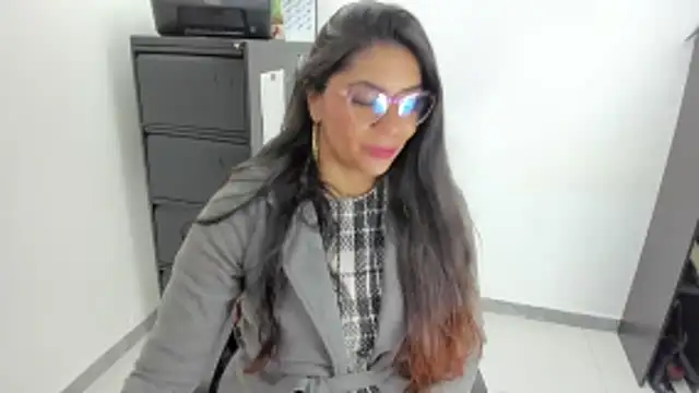Luna Dumont online show from May 18, 11:37 am