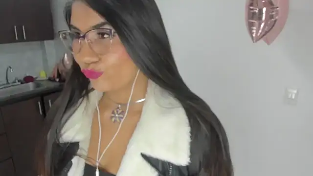 Luna Dumont online show from March 6, 11:05 am