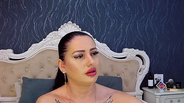 Lauren Saint online show from December 3, 3:55 pm