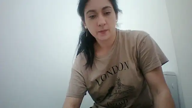 Snapshot of davenmichelle00 chatting on June 10, 4:41 pm davenmichelle00 online show from June 10, 4:41 pm