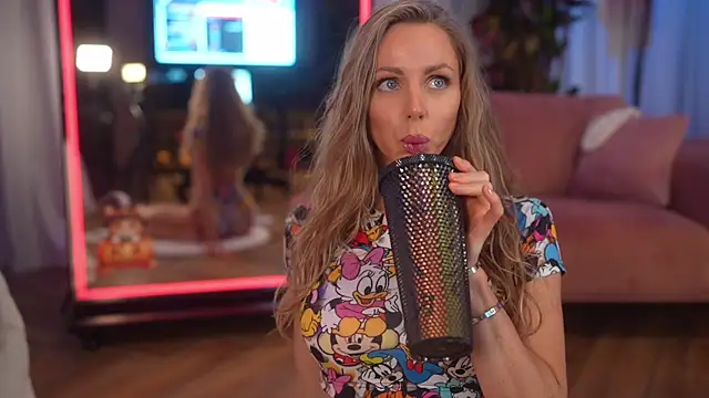 eva fashionista online show from November 6, 7:40 pm