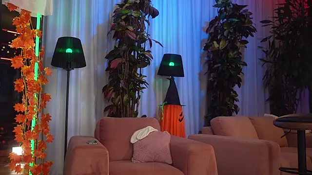 eva fashionista online show from October 30, 6:49 pm