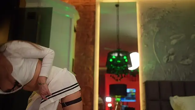 eva fashionista online show from March 22, 2:59 am