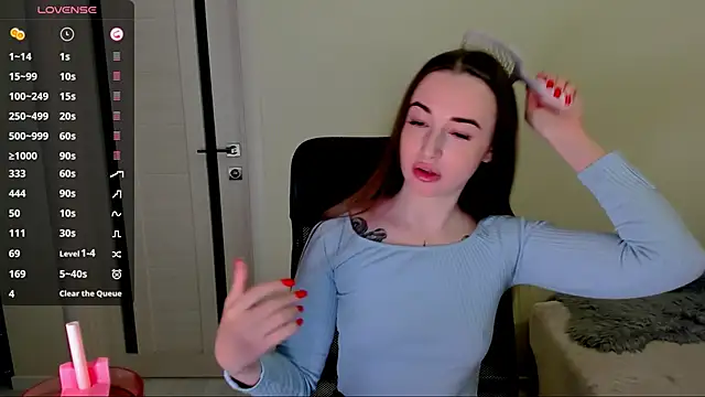 Snapshot of Kimmberr chatting on October 17, 3:32 am Kimmberr online show from October 17, 3:32 am