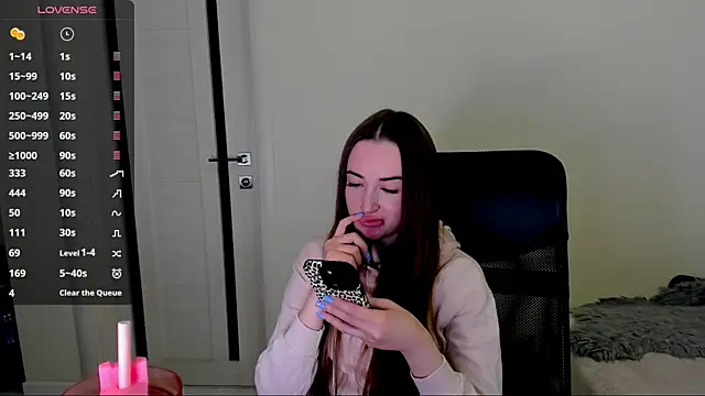 Snapshot of Kimmberr chatting on October 30, 6:23 am Kimmberr online show from October 30, 6:23 am