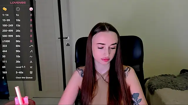 Snapshot of Kimmberr chatting on December 17, 2:05 am Kimmberr online show from December 17, 2:05 am