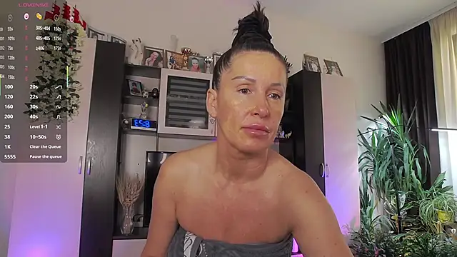 SheilaRyan online show from April 12, 5:22 am