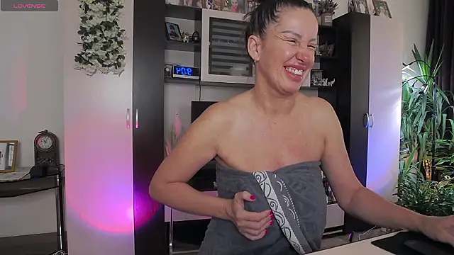 SheilaRyan online show from March 22, 6:04 am